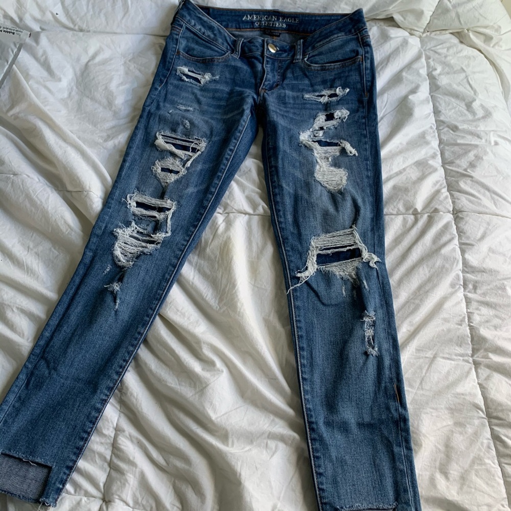 American Eagle super low jegging ripped jeans!